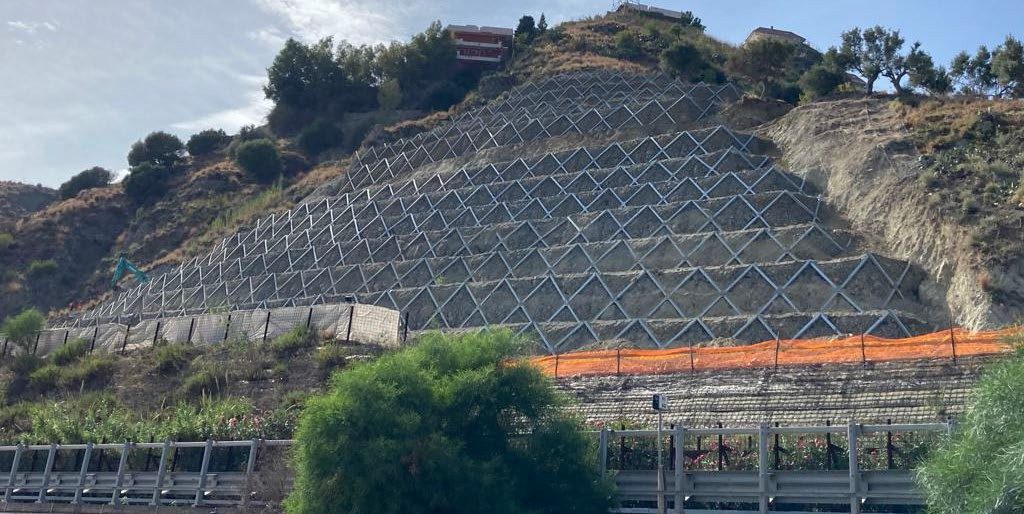 Messa in sicurezza versante km 32+700 A18 Messina–Catania, Letojanni (ME)